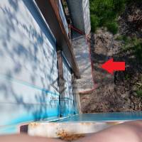 Сосед залил подпорную стену